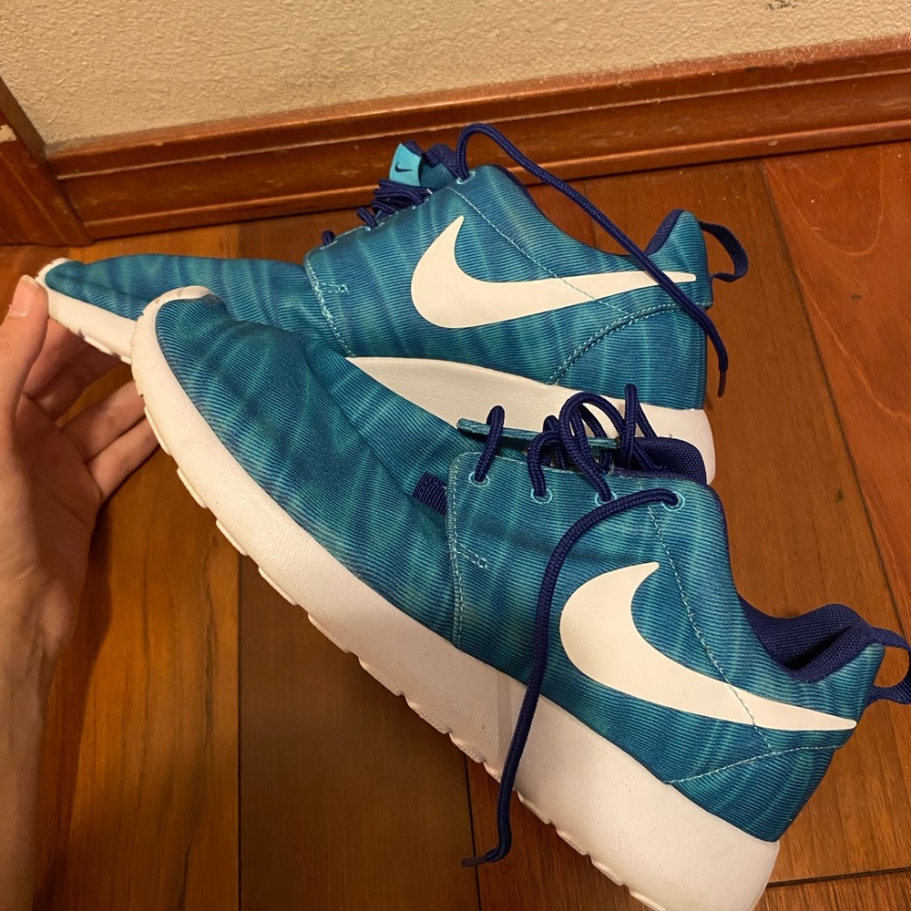 Nike Roshe blue running shoes